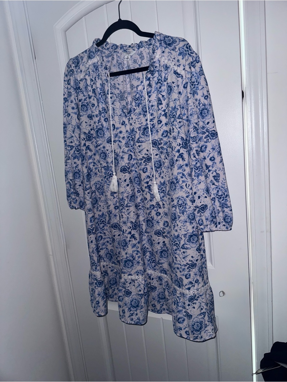 Crown & Ivy XL Blue Floral Ruffle Hem Tassel Tie Dress